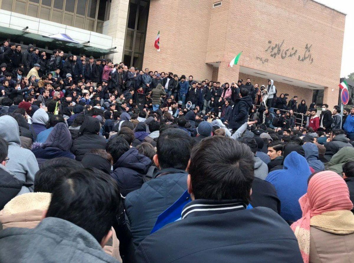 رئیس دانشگاه صنعتی شریف: تعدادی نیروی موقت به حراست دانشگاه اضافه شده