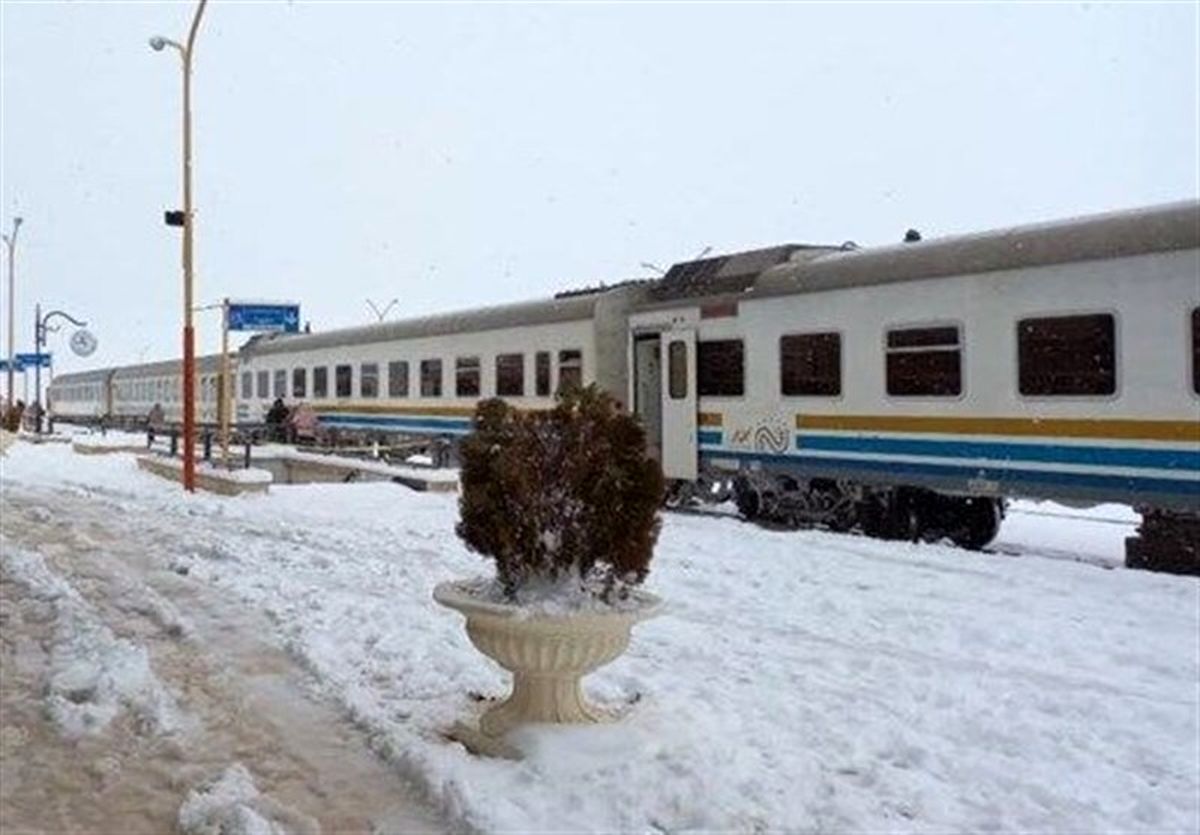 حذف تعدادی از قطار‌های تهران-مشهد به دلیل سرما/توقف چهار قطار در مسیر مشهد- فریمان 